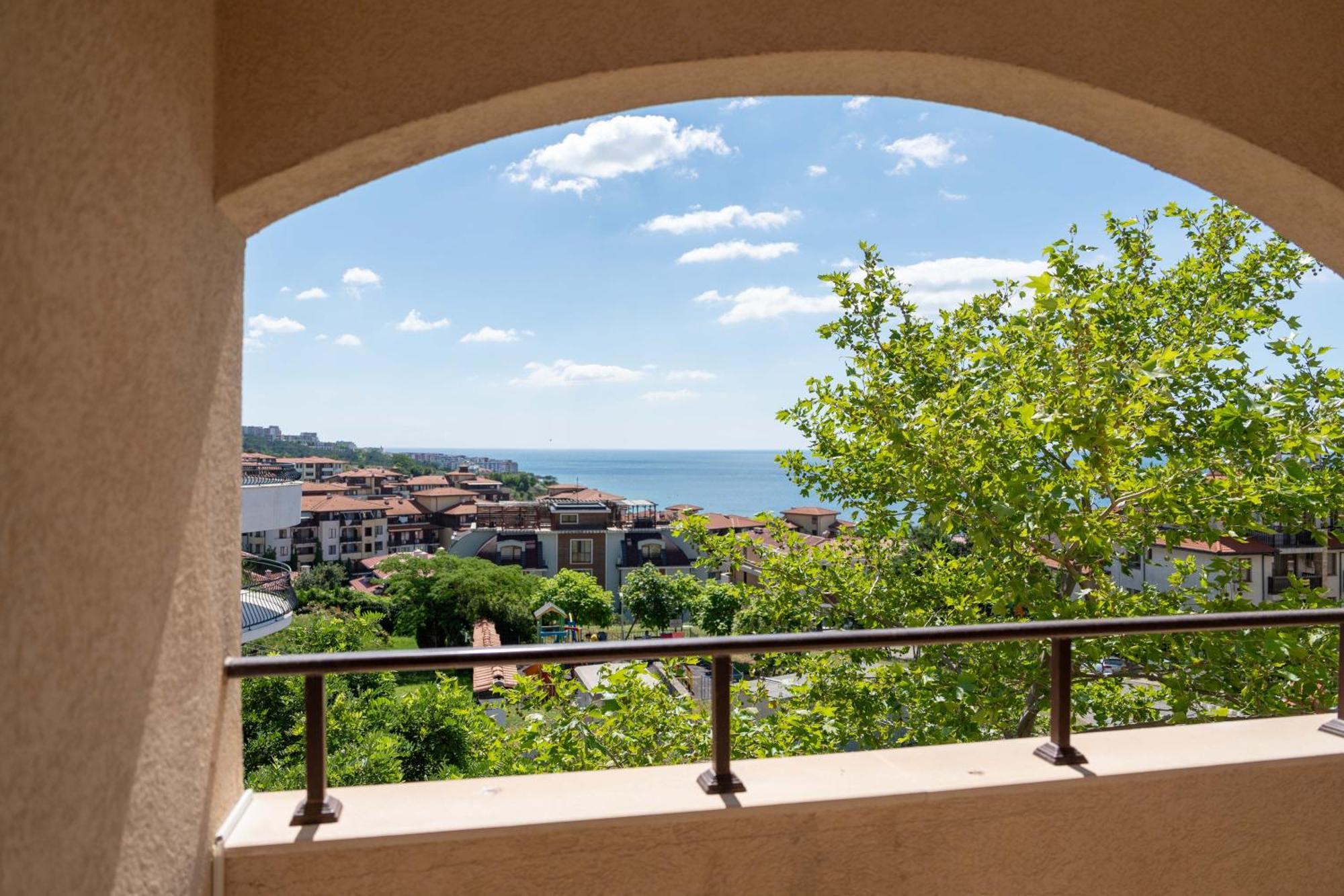Hotel Sea Vista Sveti Vlas Bagian luar foto