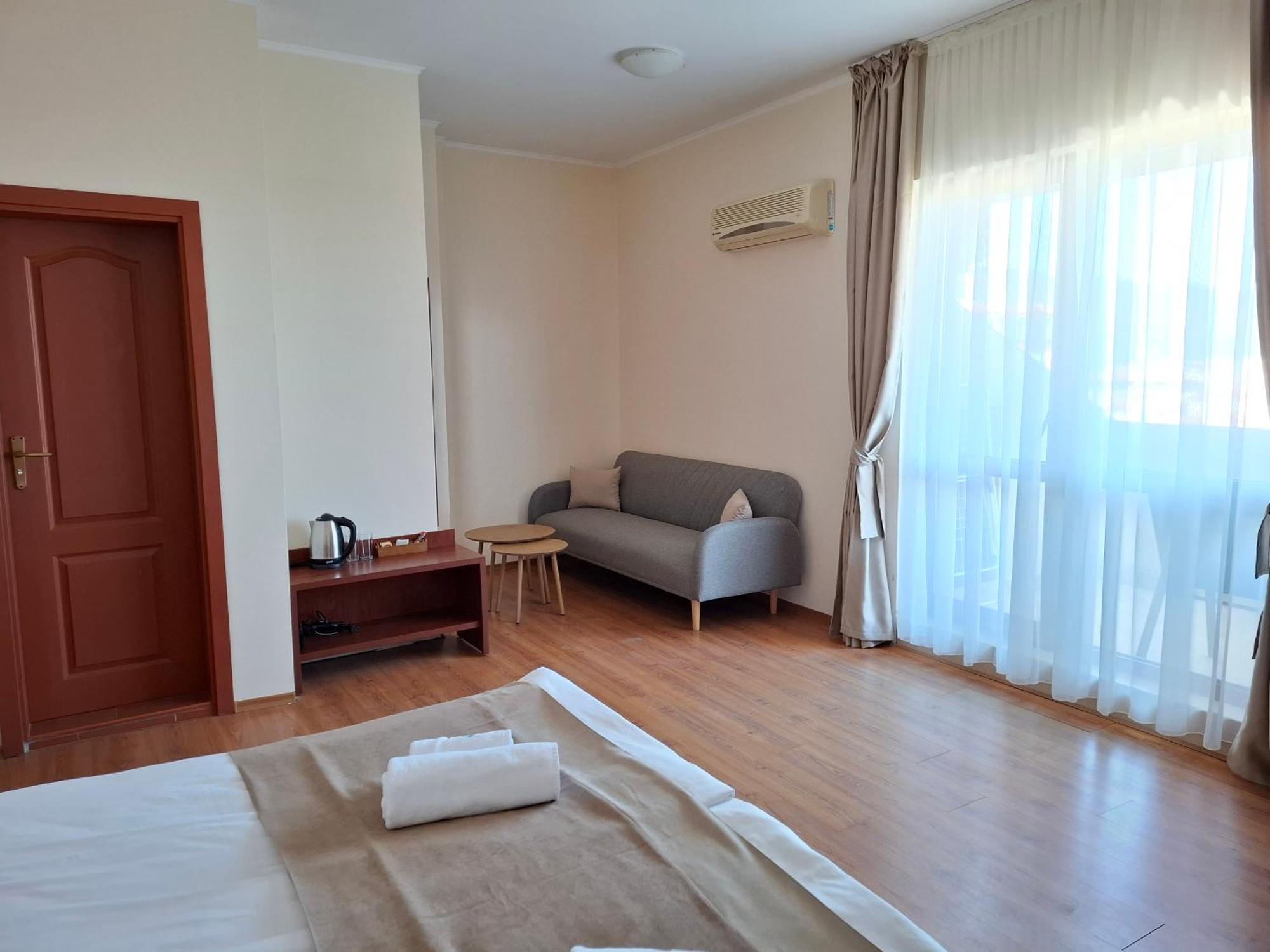 Hotel Sea Vista Sveti Vlas Bagian luar foto