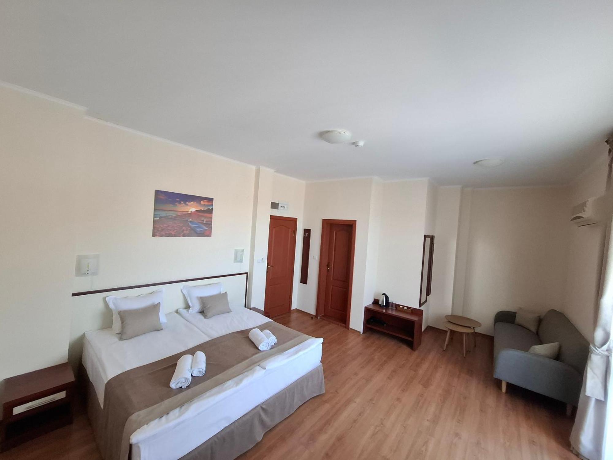Hotel Sea Vista Sveti Vlas Bagian luar foto